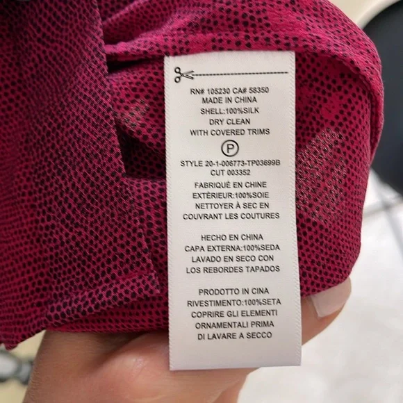 Equipment 100% Silk Blouse. Excellent condition. No flaws. - Picture 6 of 8